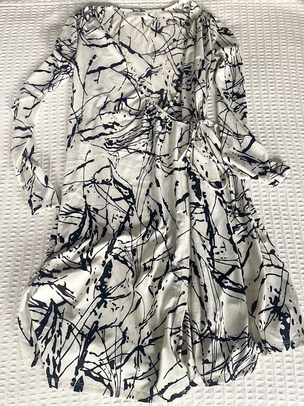 Christin Michaels white and black printed wrap dress Medium